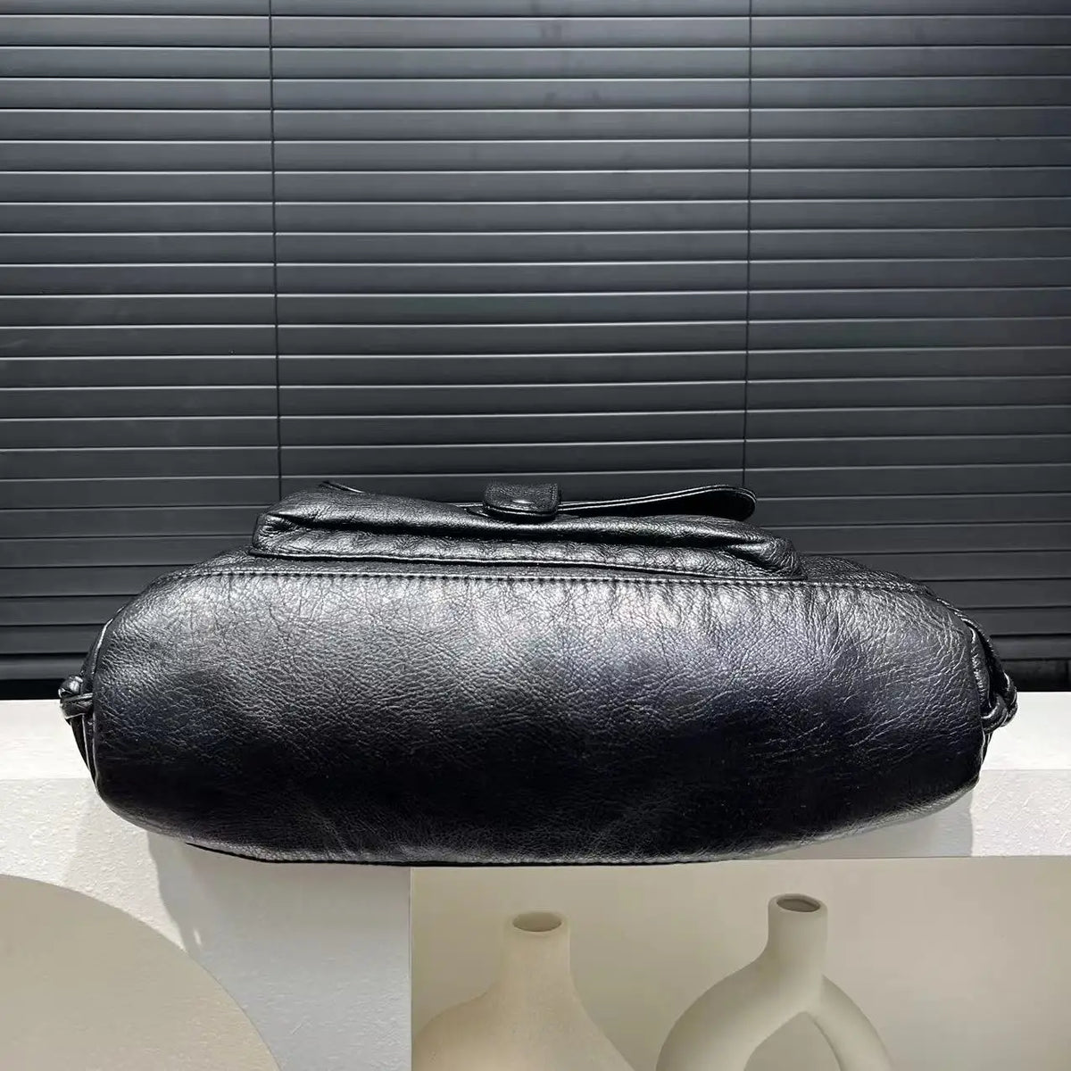 Sac à main noir femme format A4, similicuir grainé, bandoulière