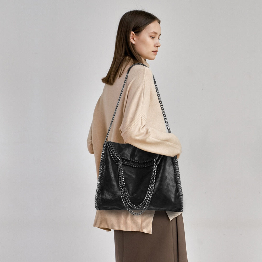 Sac à main femme noir en similicuir, décor chaîne à maillons