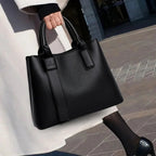 Sac à main noir femme en similicuir grainé, taille moyenne