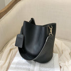 Sac porté épaule noir femme à large anse et pochette amovible, noir