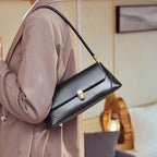 Sac porté épaule femme forme enveloppe, loquet doré