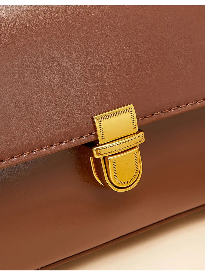 Sac porté épaule femme forme enveloppe, loquet doré