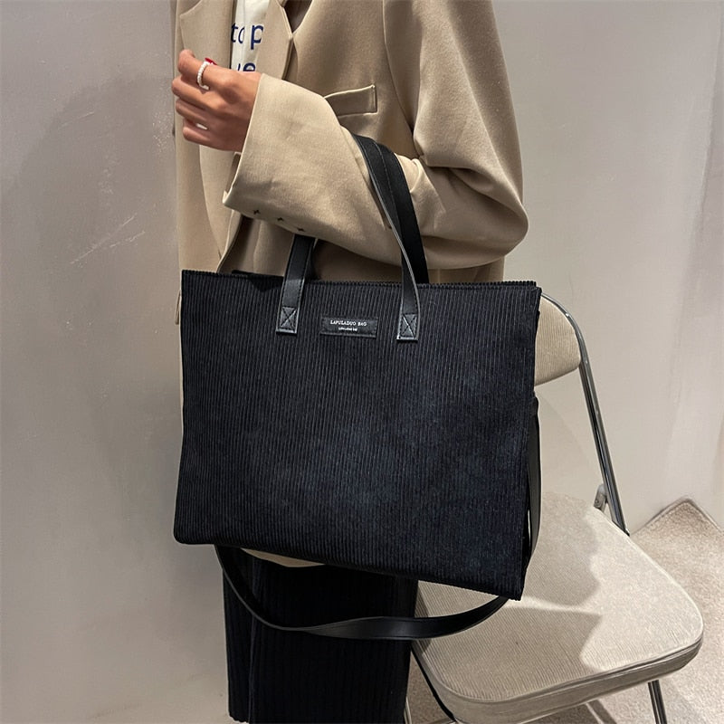 Grand cabas rigide femme noir, bandoulière amovible, 33 x 27 cm