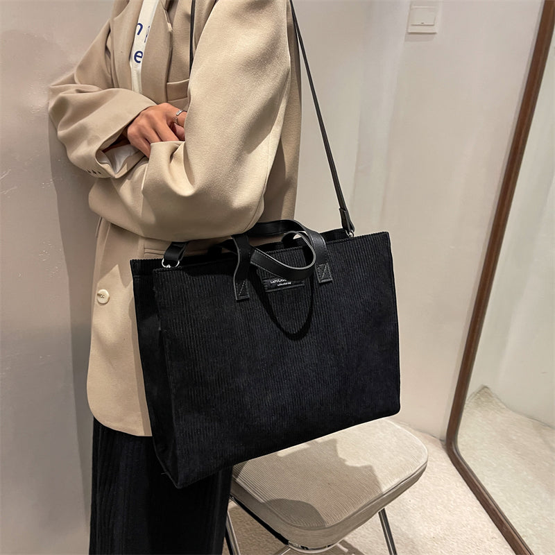 Grand cabas rigide femme noir, bandoulière amovible, 33 x 27 cm