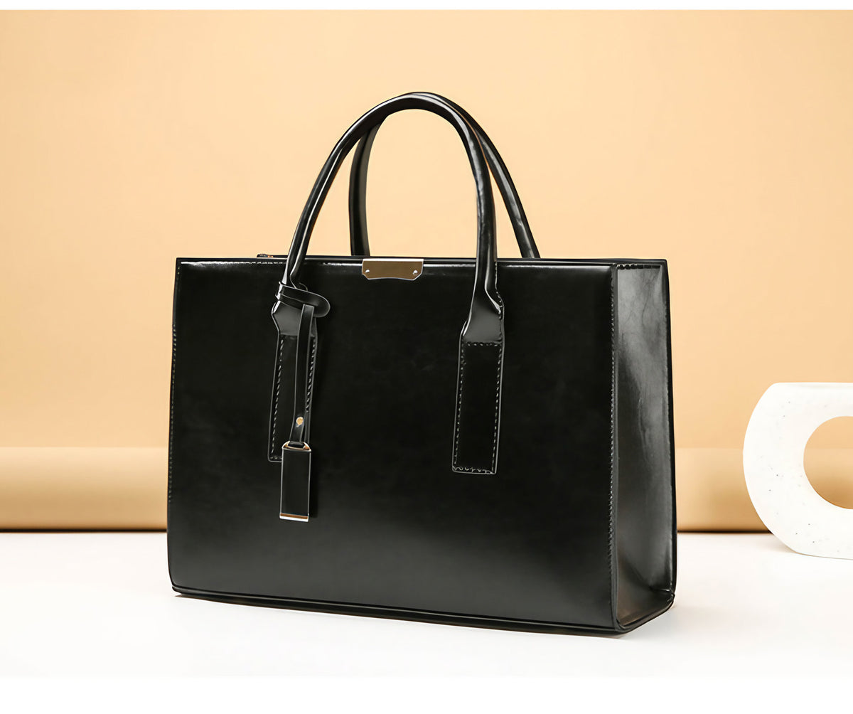 Sac à main rigide femme noir, trois poches intérieures