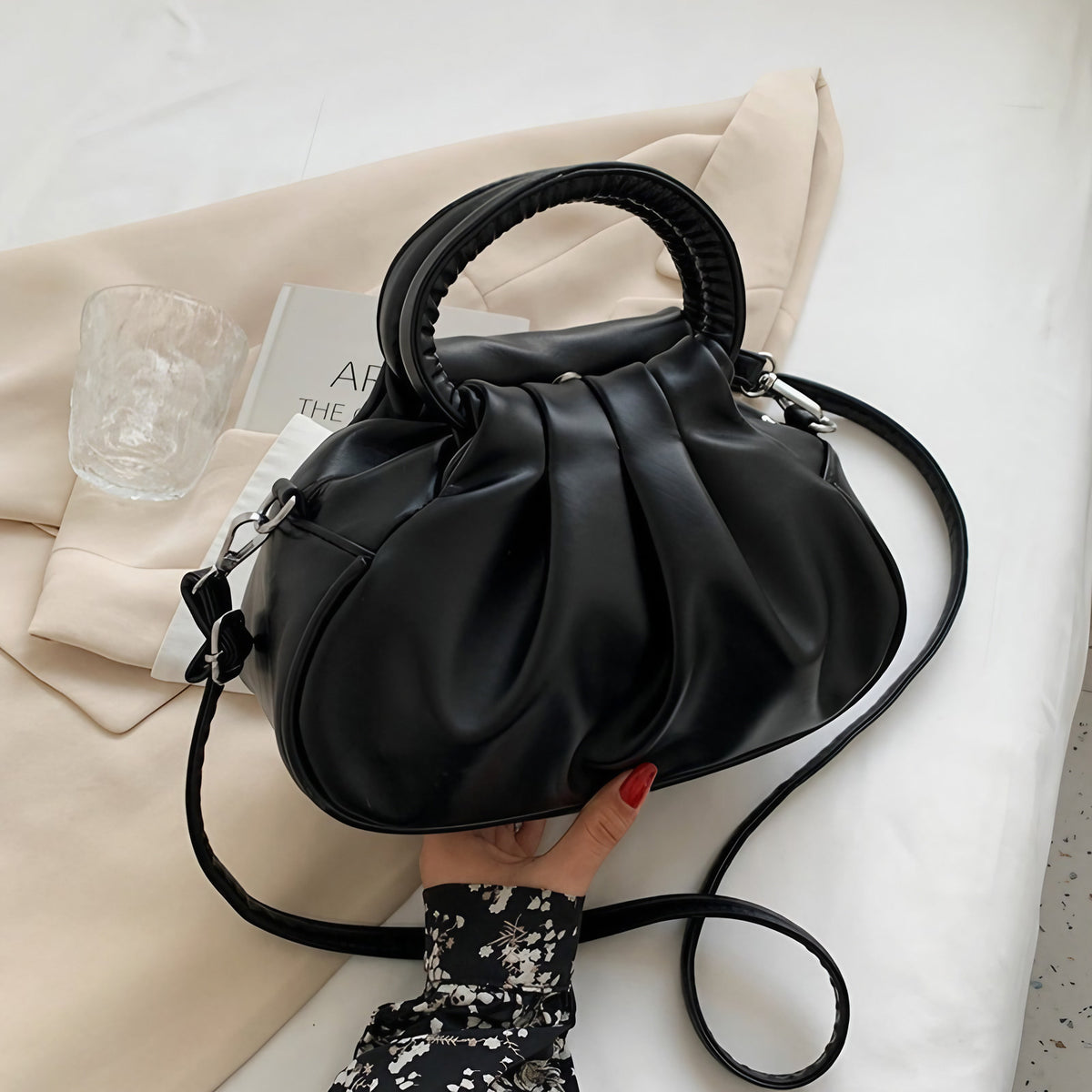 Sac boule noir femme à anses rondes, sangle amovible, noir