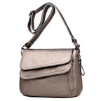 Sac besace femme souple en similicuir à rabat, sept coloris, métallisé
