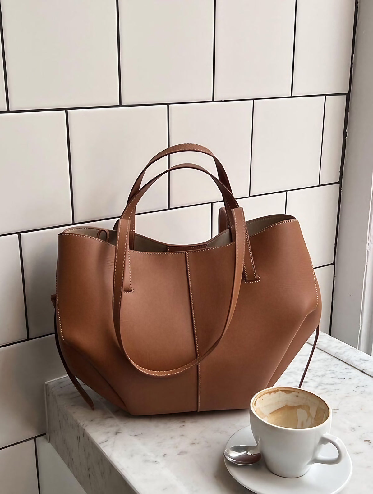 Grand sac à main femme style vintage, anses courtes et bandoulière, marron