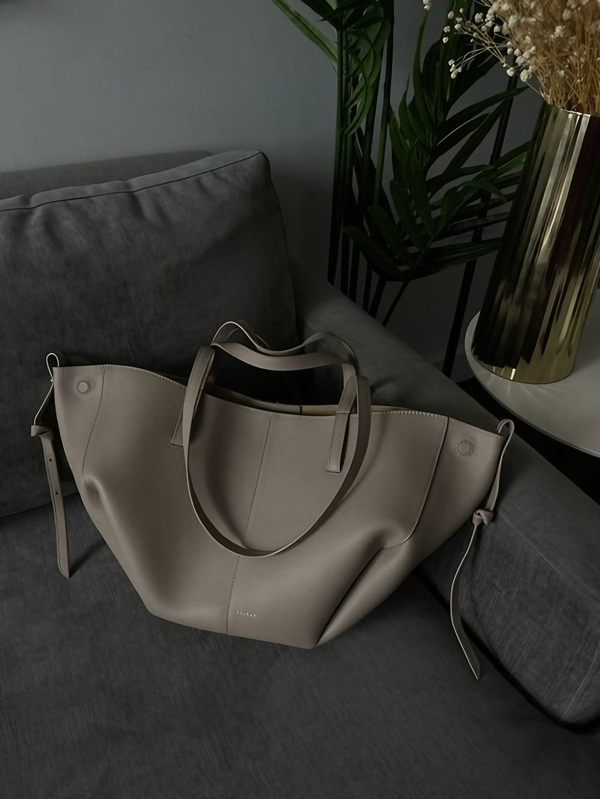 Grand sac à main femme style vintage, anses courtes et bandoulière, noir