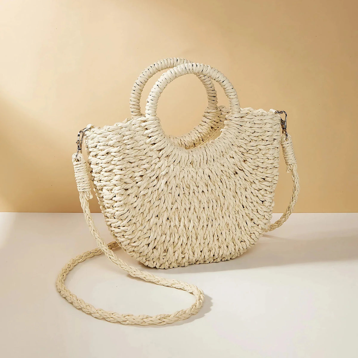Sac en osier demi-lune femme, anses rigides et bandoulière, crème