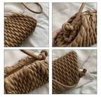 Pochette bandoulière femme matelassée, forme trapèze