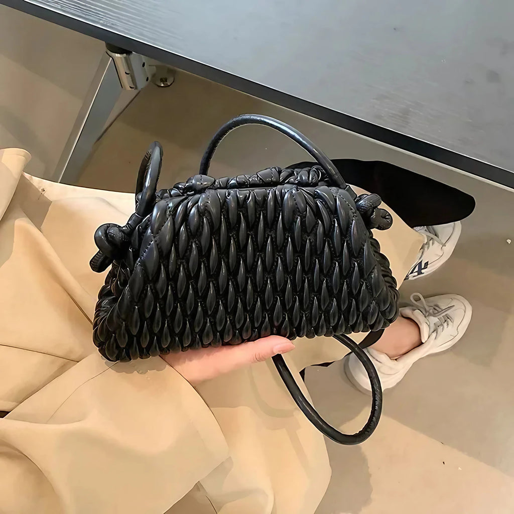 Pochette bandoulière femme matelassée, forme trapèze, noir