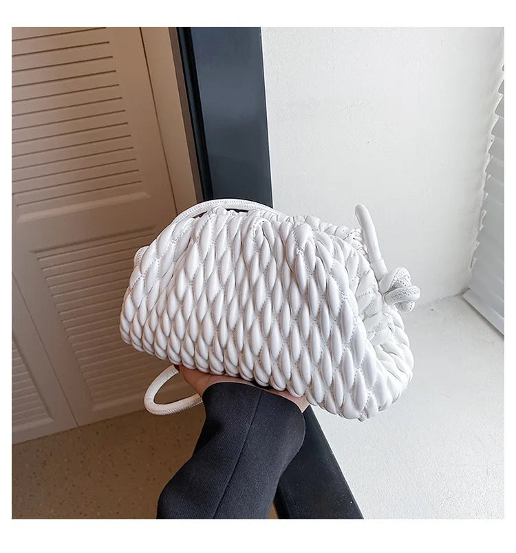Pochette bandoulière femme matelassée, forme trapèze
