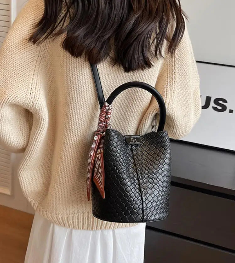 Sac seau femme tressé en similicuir, fermeture aimantée