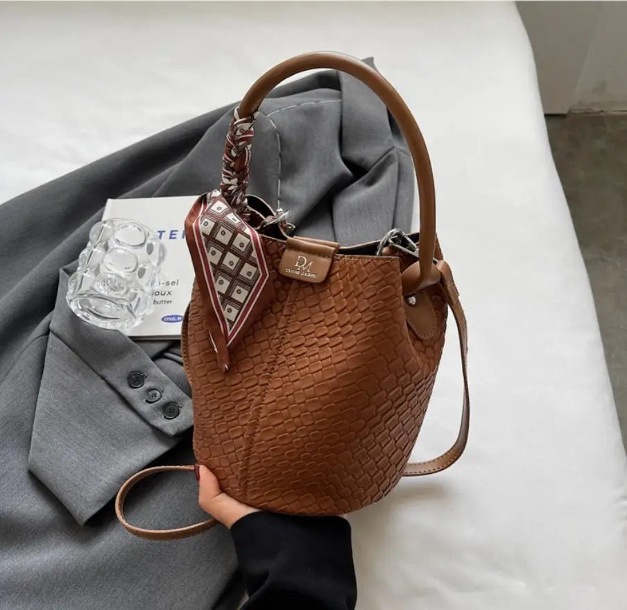 Sac seau femme tressé en similicuir, fermeture aimantée