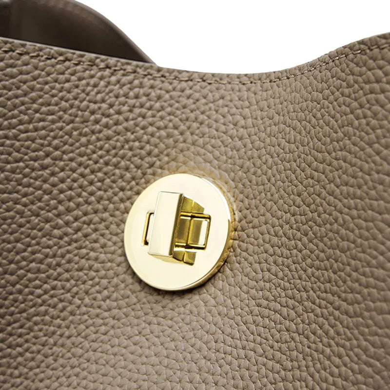 Sac seau femme en cuir grainé, deux sangles amovibles