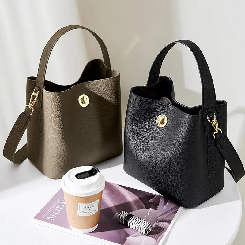 Sac seau femme en cuir grainé, deux sangles amovibles