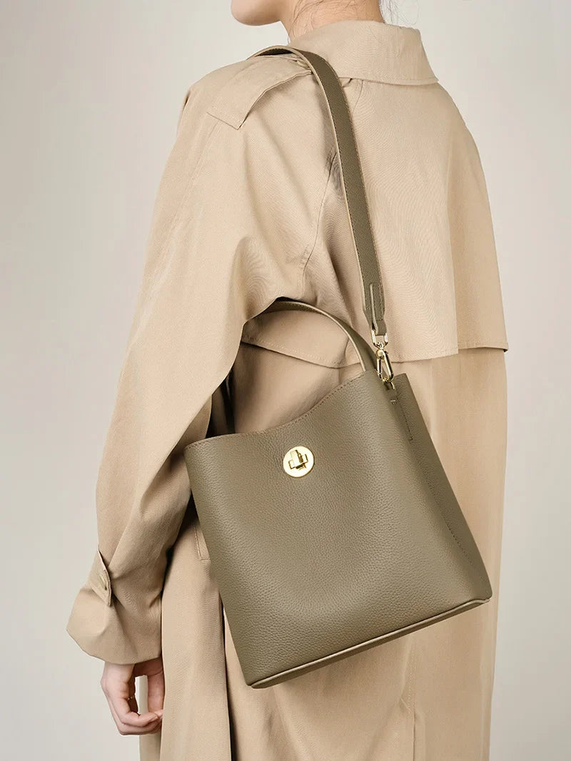 Sac seau femme en cuir grainé, deux sangles amovibles