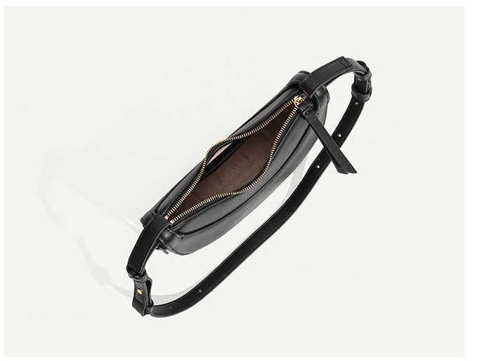 Sac selle femme en cuir grainé, format compact, quatre coloris