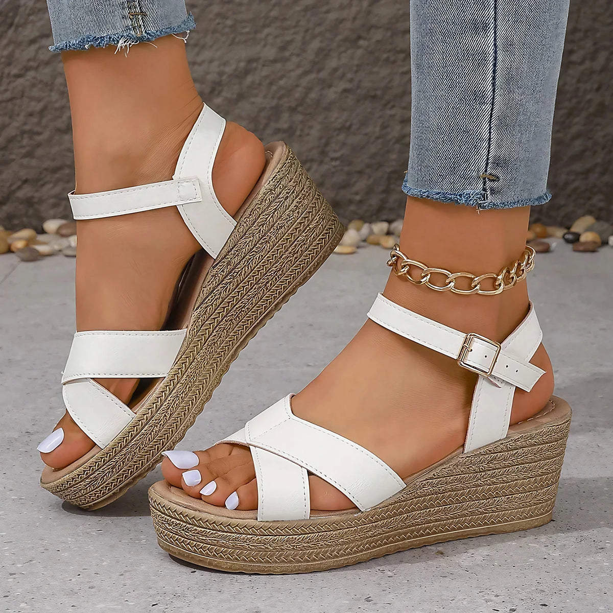 Sandales compensées femme à brides croisées et boucle, 36 à 41, blanc