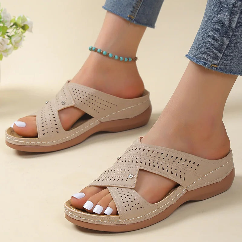 Sandales orthopédiques femme à lanières croisées, semelle surélevée