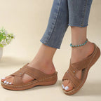 Sandales orthopédiques femme à lanières croisées, semelle surélevée, marron
