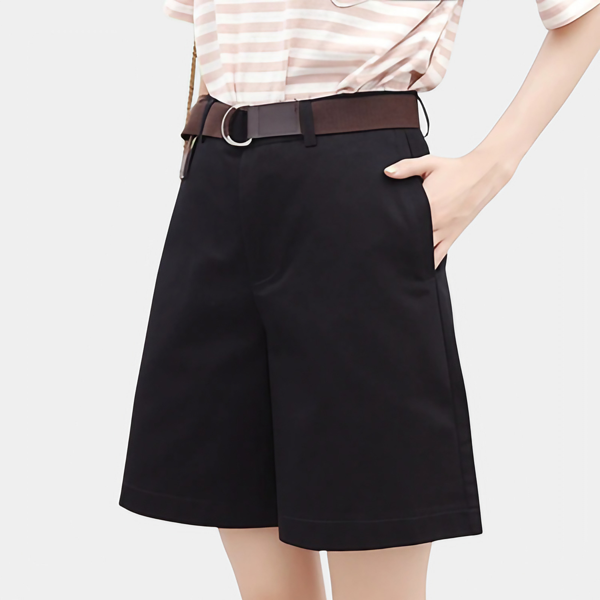 Short bermuda femme à poches et passants de ceinture, six coloris, noir