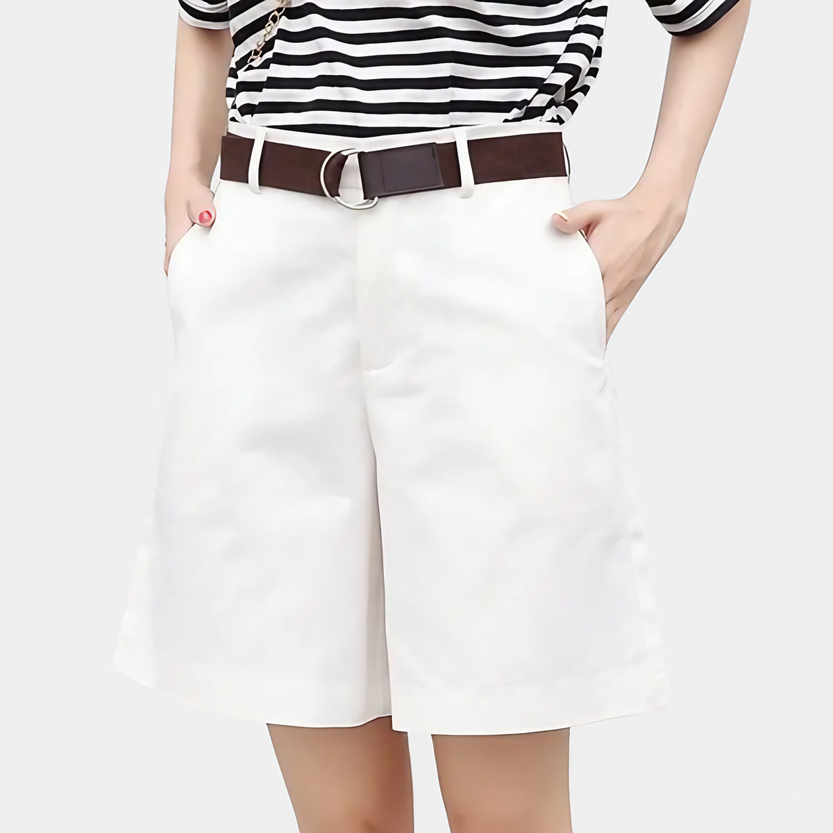 Short bermuda femme à poches et passants de ceinture, six coloris, blanc
