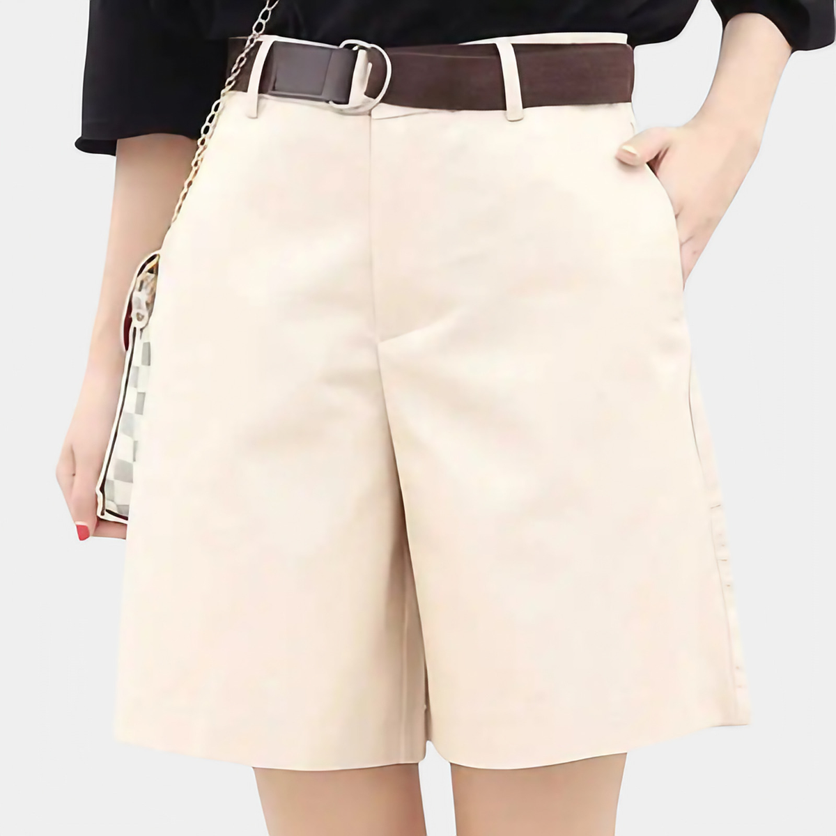 Short bermuda femme à poches et passants de ceinture, six coloris, beige