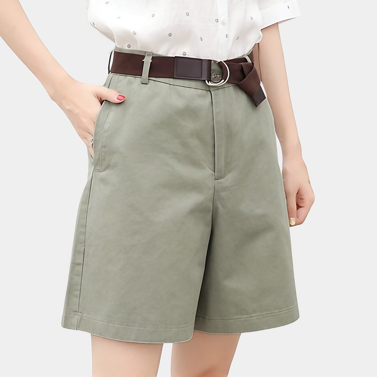 Short bermuda femme à poches et passants de ceinture, six coloris, vert armée