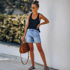 Short bleu femme taille haute, ourlets à revers, poches