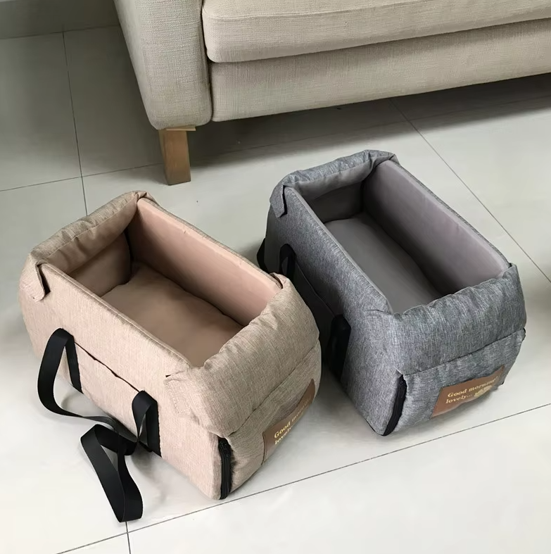 Siège de voiture pour chien rembourré avec attache, deux tailles
