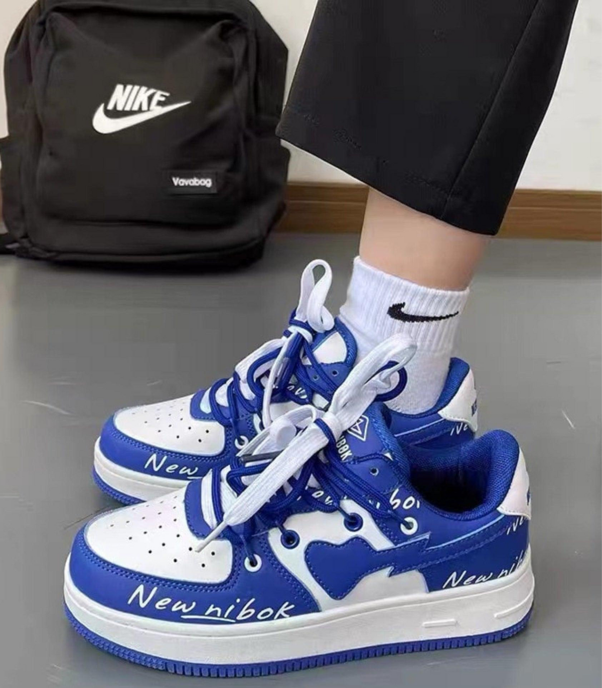 Baskets femme à motif cœur, neuf coloris, du 36 au 40, blanc et bleu