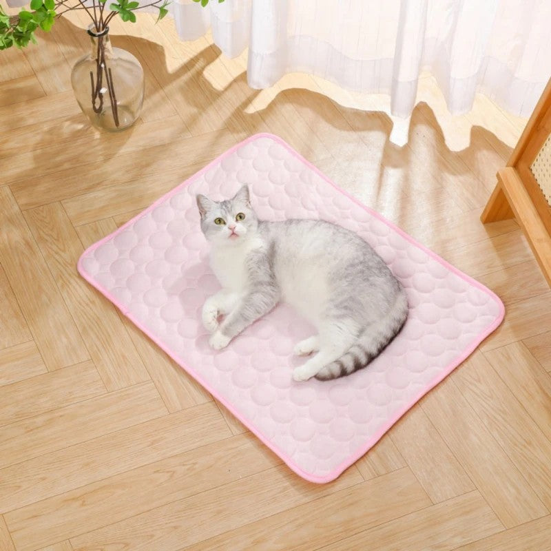 Tapis rafraîchissant pour chat, quatre tailles, quatre coloris, rose