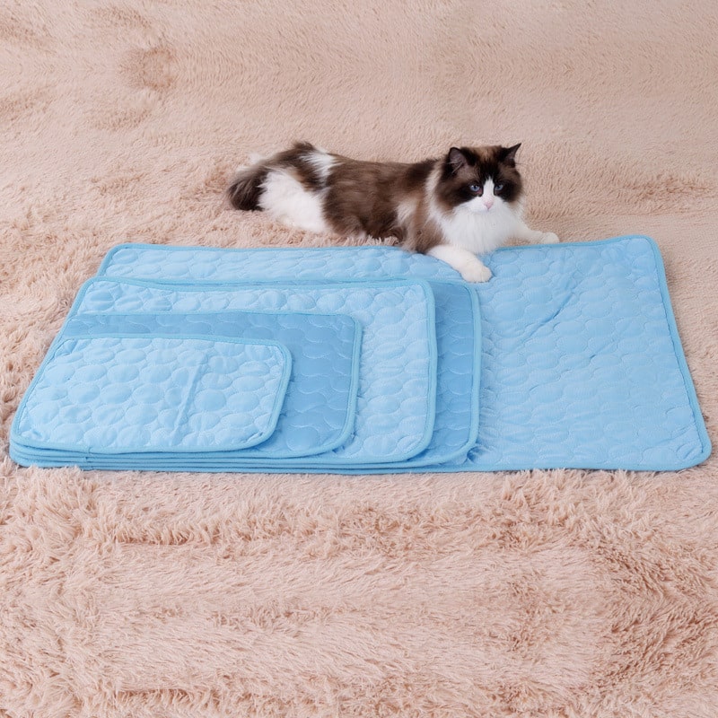 Tapis rafraîchissant pour chat, quatre tailles, quatre coloris