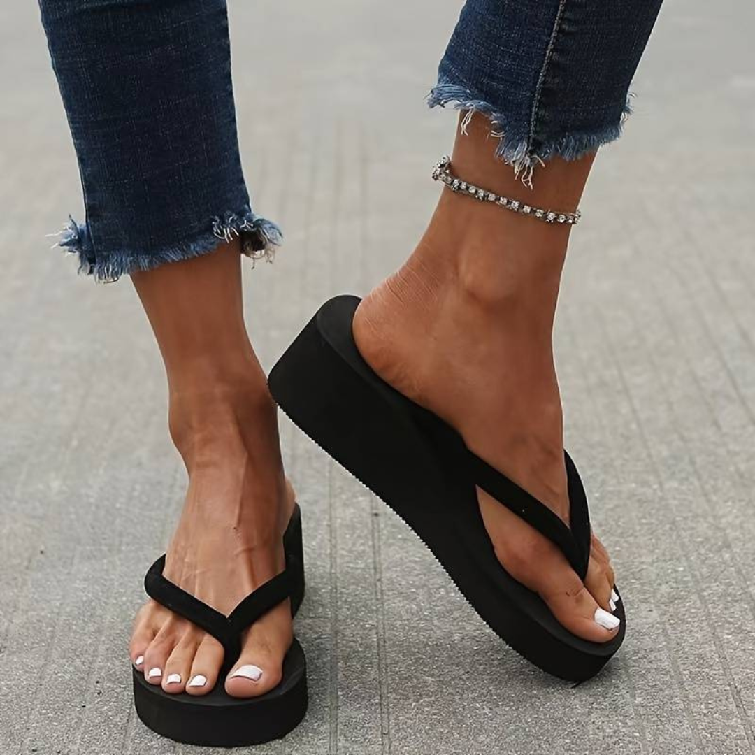 Tongs compensées femme, semelle rembourrée, noires