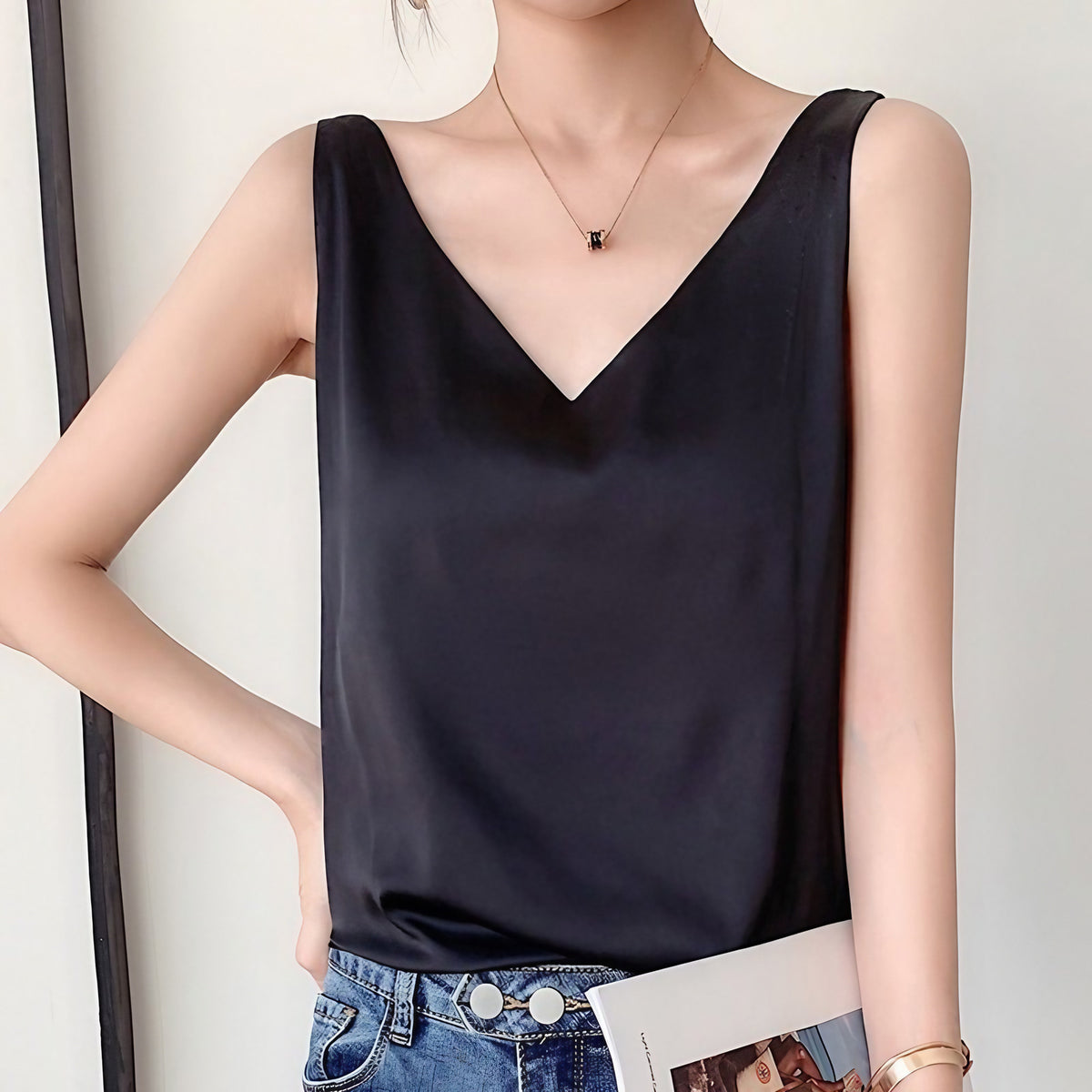 Top femme col V coupe fluide, sept coloris, du S au 3XL, noir