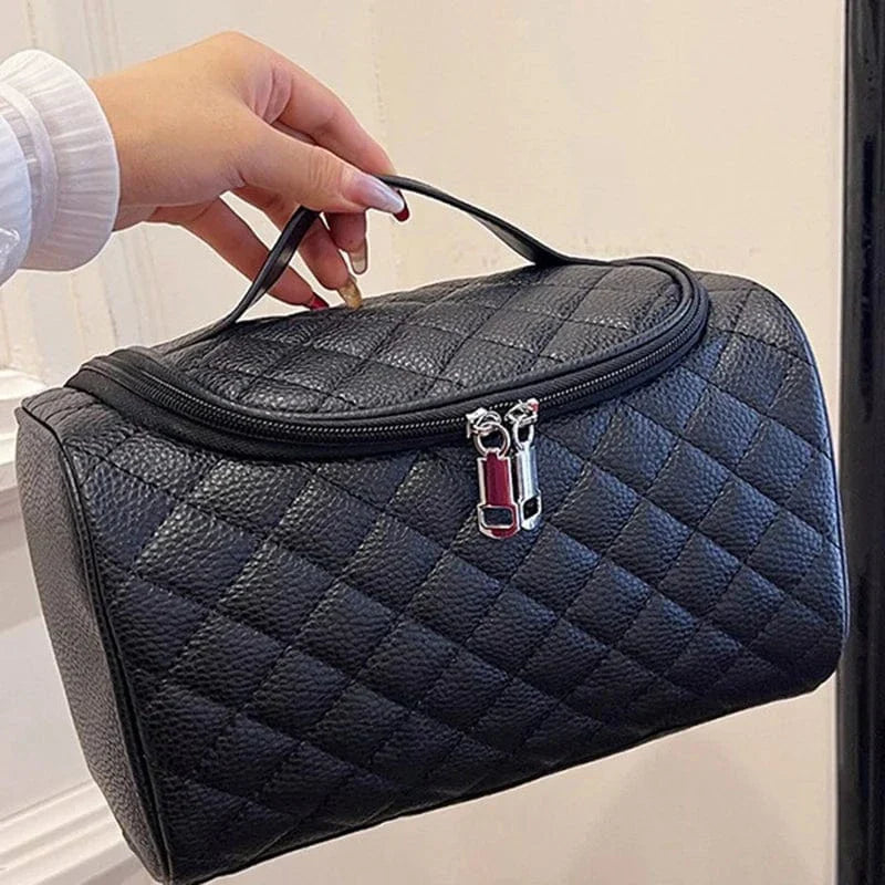 Trousse de toilette noire femme en similicuir, taille S ou M