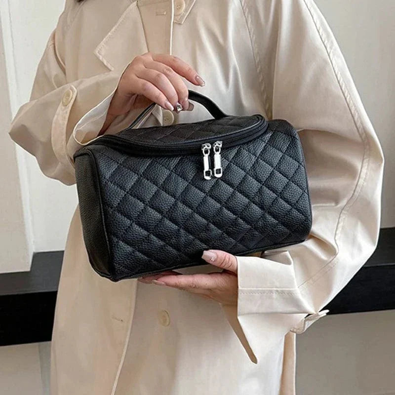 Trousse de toilette noire femme en similicuir, taille S ou M