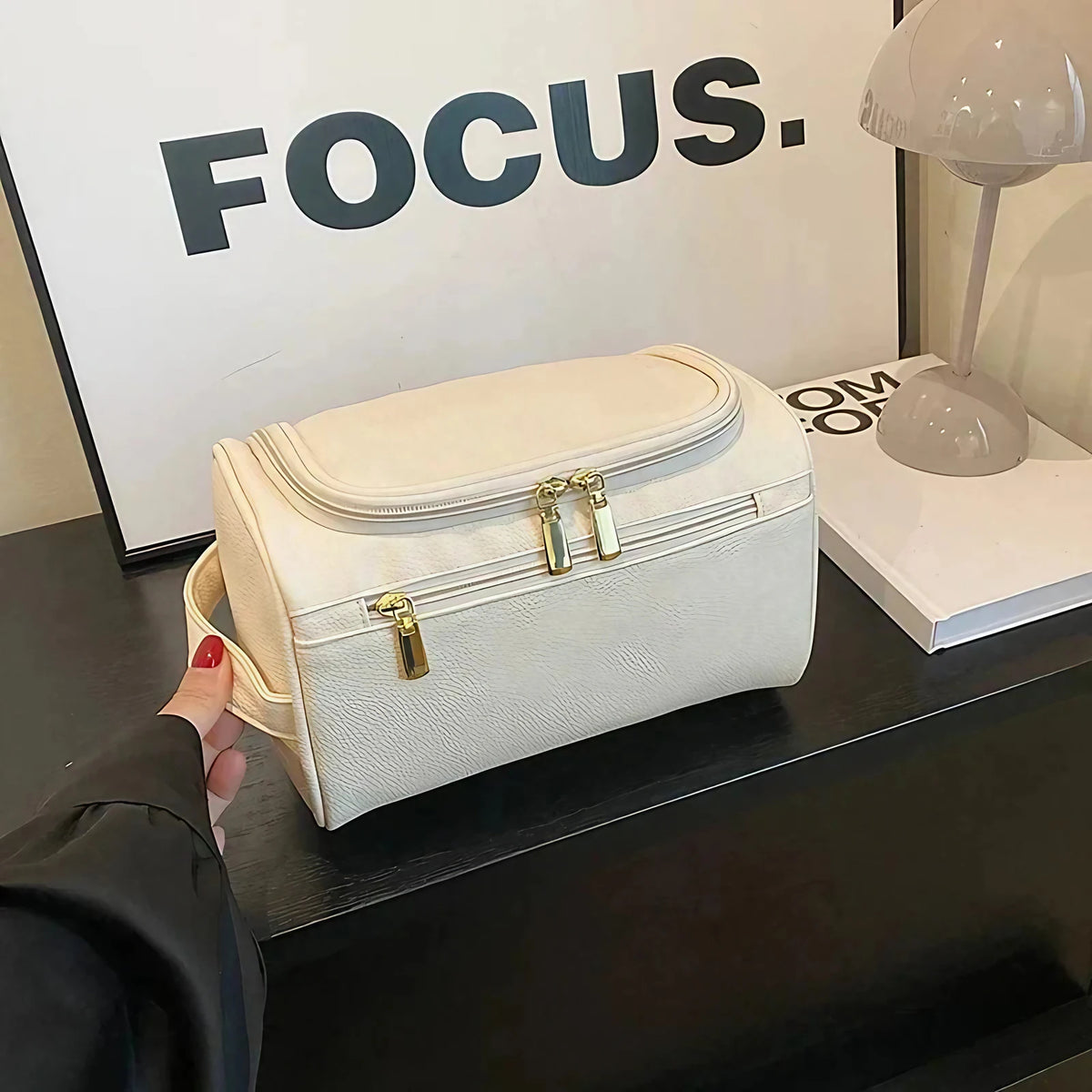Trousse de toilette femme en similicuir avec poignée et séparateur, blanc
