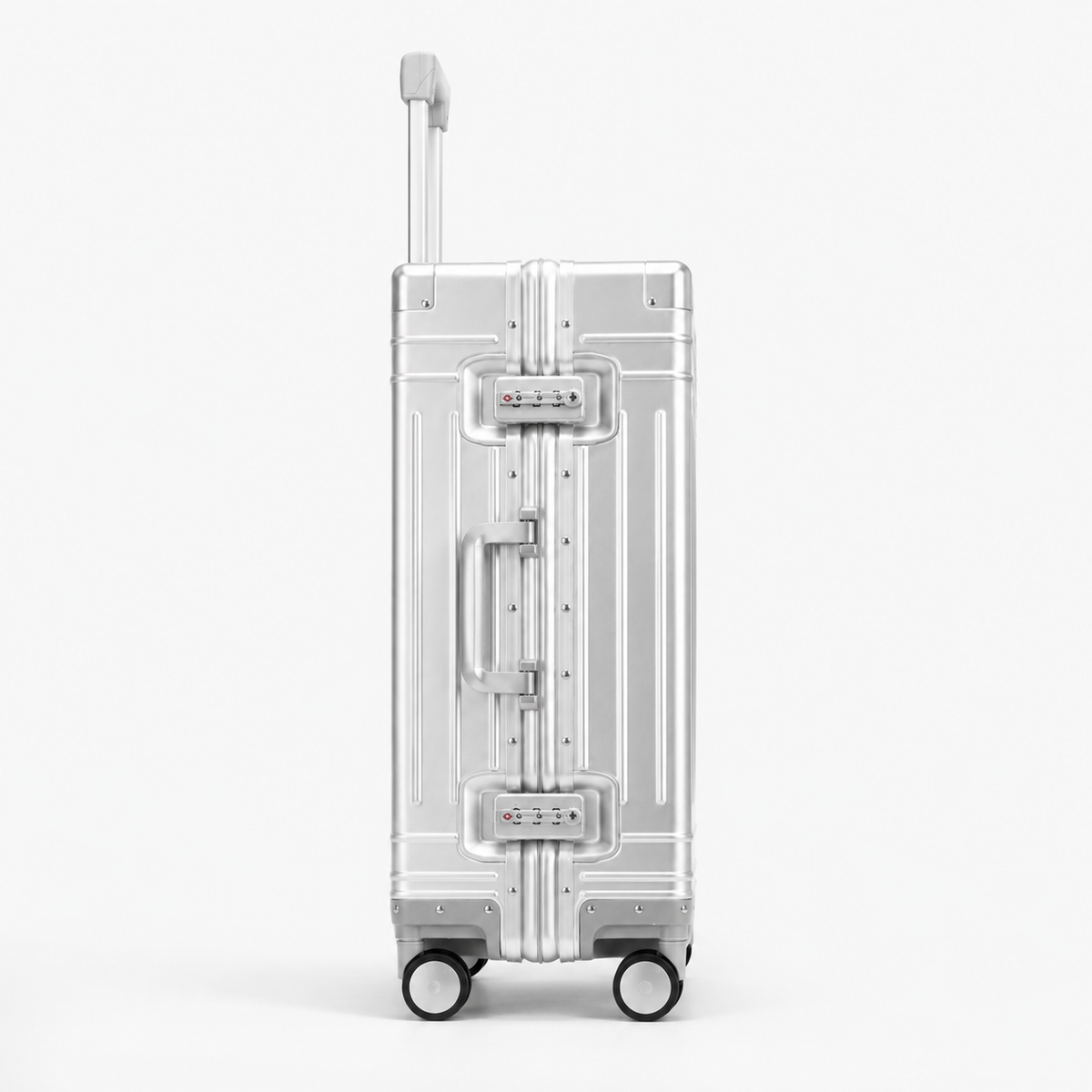 Valise cabine en aluminium argentée, compartiment avant