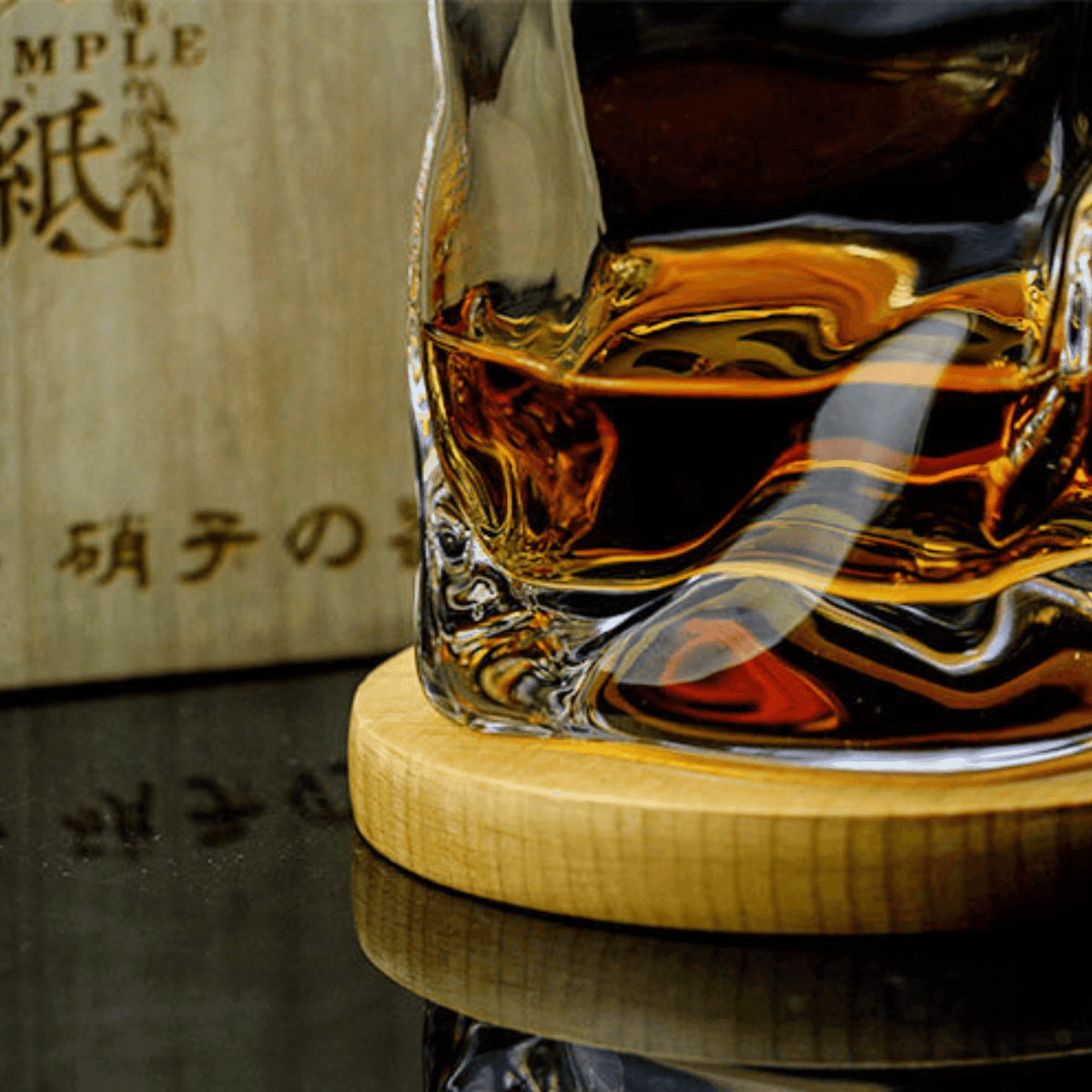 Verre à whisky japonais effet froissé, en coffret bois