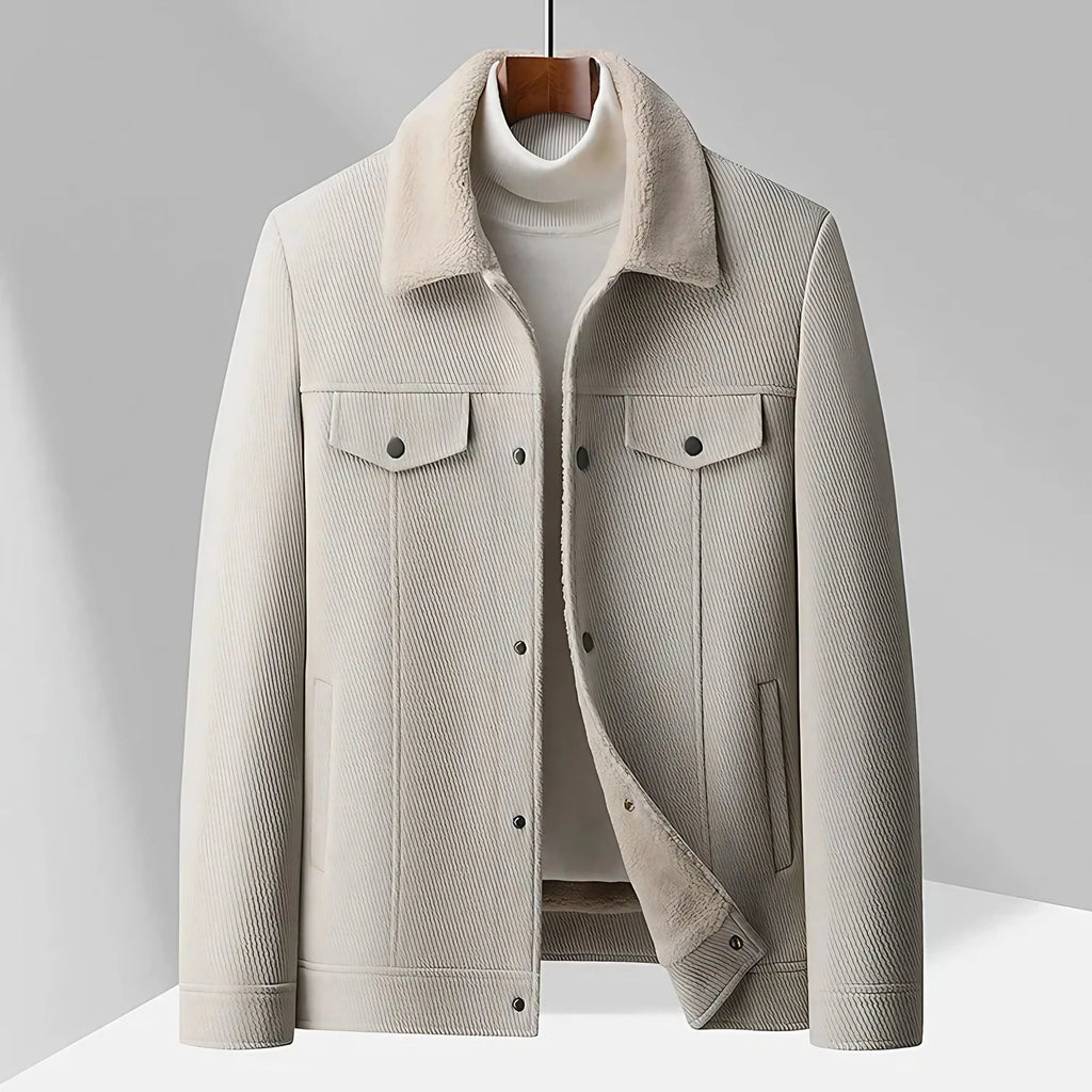 Veste homme à col relevé, boutonnée, deux poches à rabat, blanc
