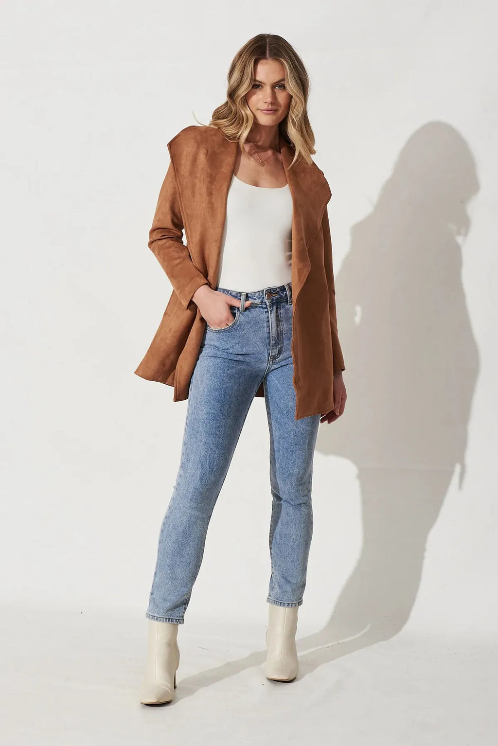 Veste fluide femme à col large, sans fermeture, marron ou noir